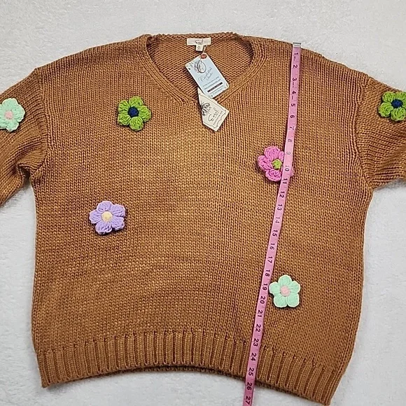 Easel Daisy Flower Applique Knit V-Neck Sweater New With Tags - Picture 7 of 12